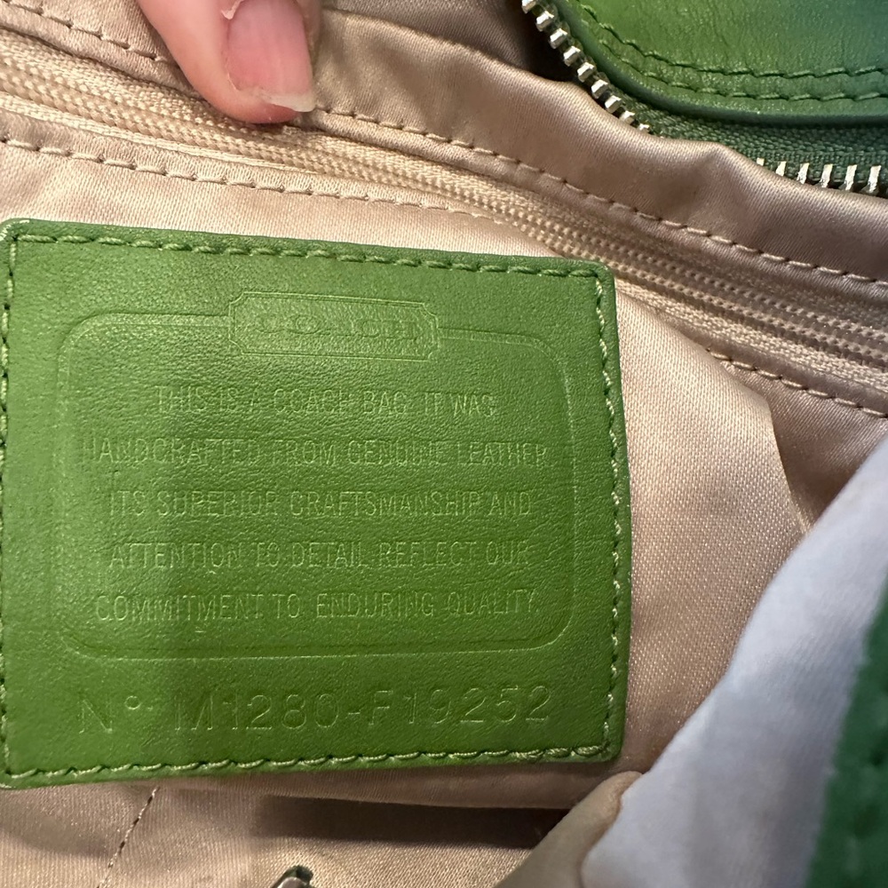 ☘️Coach Vibrant VINTAGE Gorgeous  Green LeatherTote Arm Candy - Picture 16 of 16